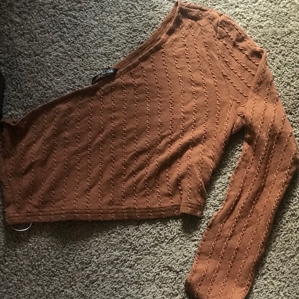 One sleeve crop top